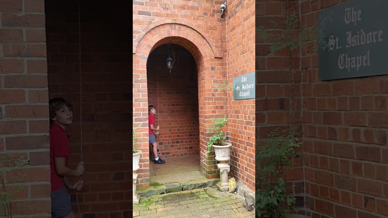 St Isidor Chapel - Ringing the bell.